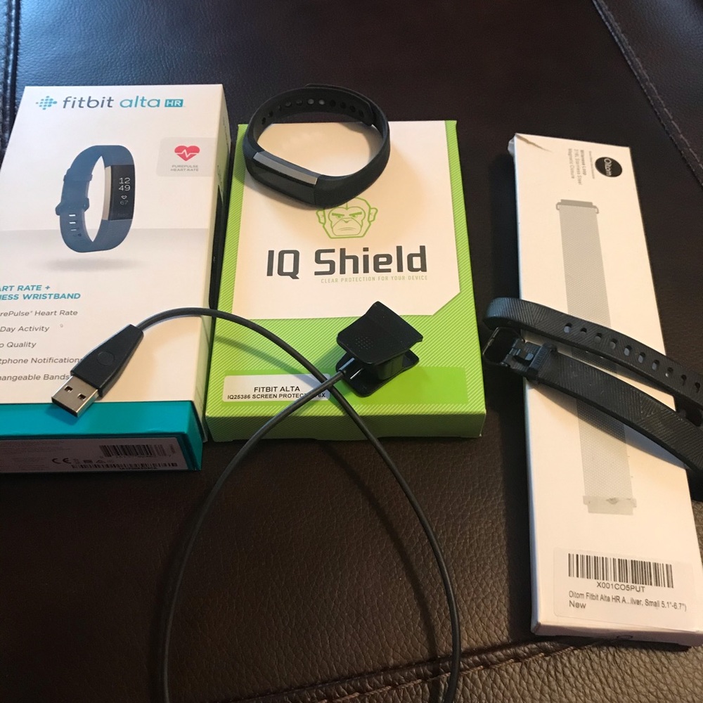 Fitbit Alta HR Bundle